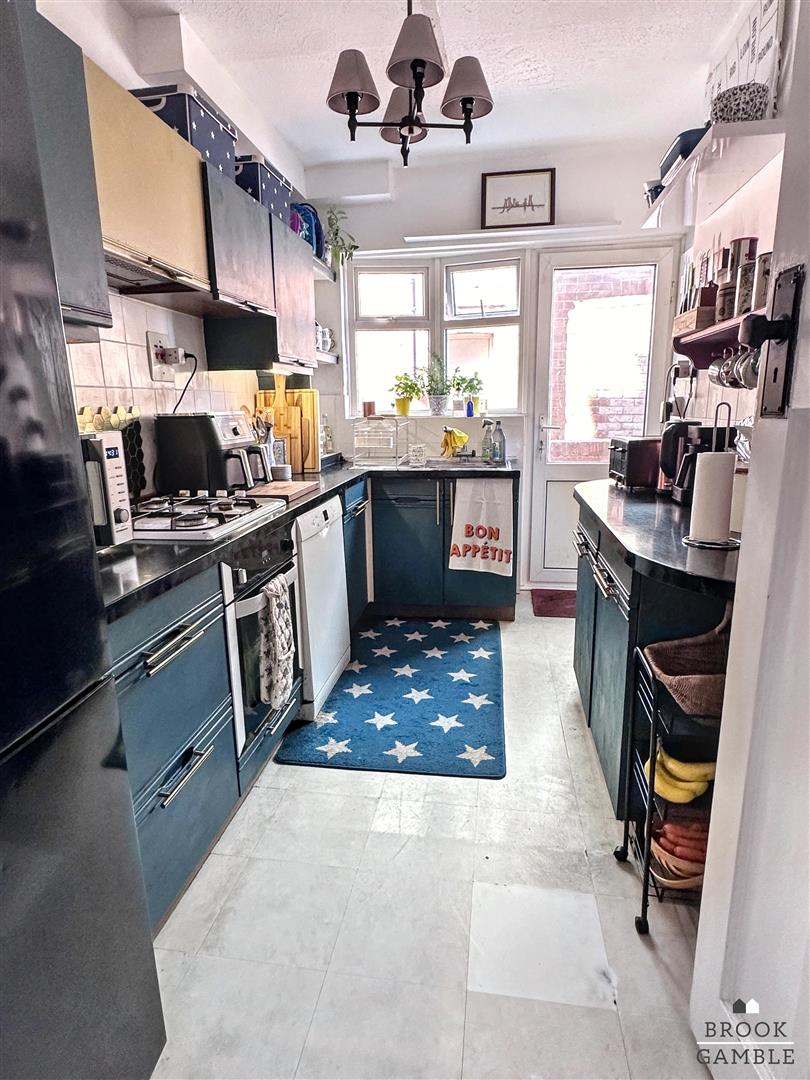 4 Bedroom House. Longland Road in Eastbourne,  8